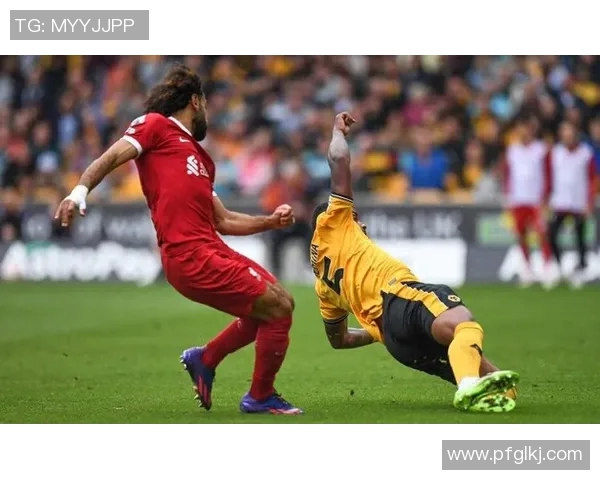 英超激战莱比锡大胜里昂点球大战引发全场狂欢与热议